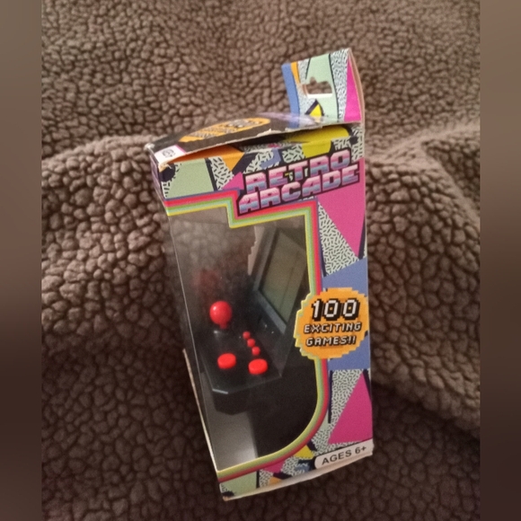 Retro Arcade hand held video game - Picture 5 of 5